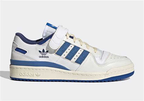 adidas blancos con azul